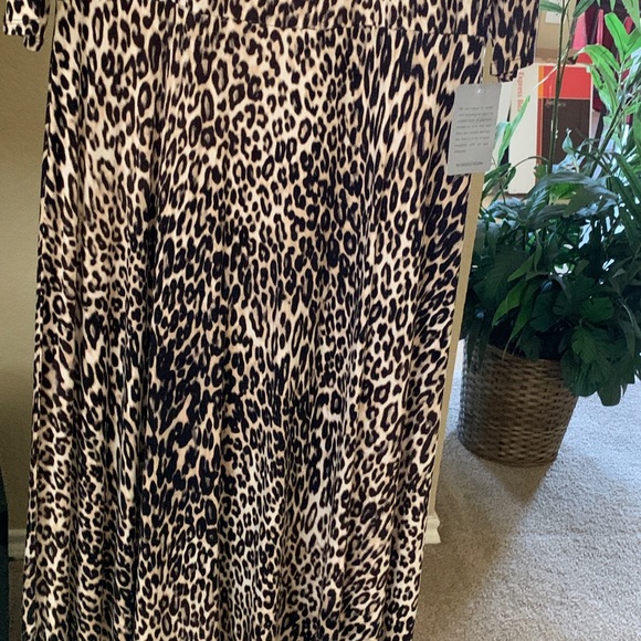 Black brown and cream leopard dress over the knee - Picture 9 of 10